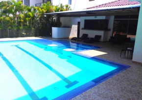 Casa Quinta Piscina Privada en el Condominio Campestre el Peñon Girardot